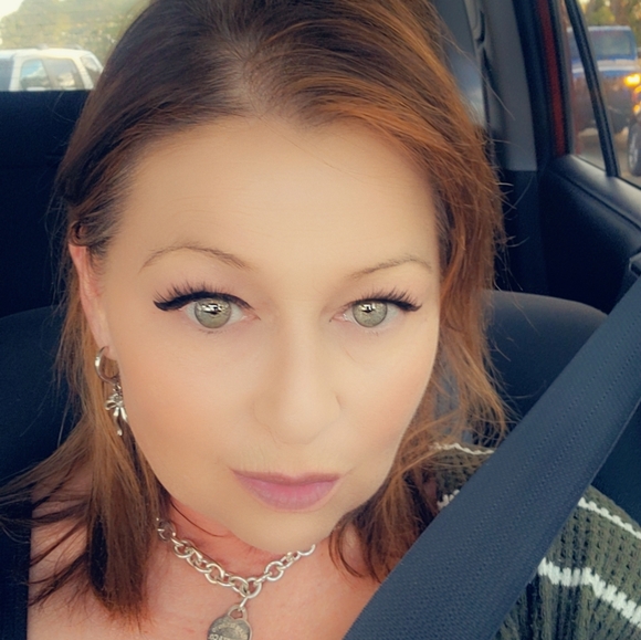 Meet your Posher, Daveen - Picture 2 of 3